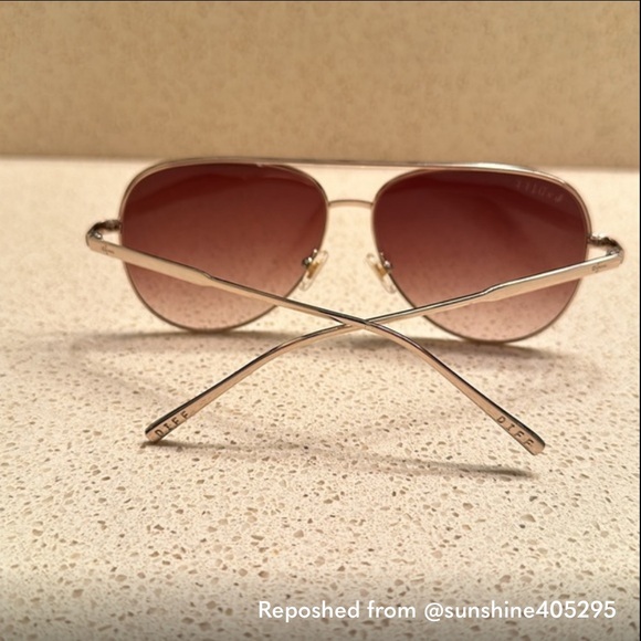 Diff x Oversized Aviator Sunglasses - Picture 5 of 9